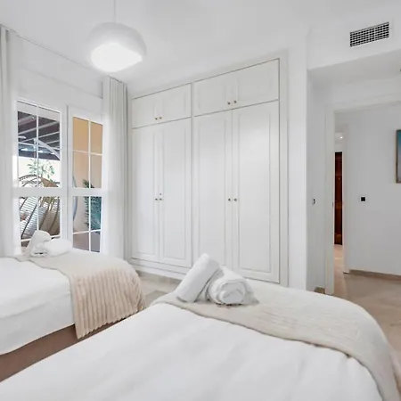 Lxr Bahia De 3hab Beachfront * Марбелья